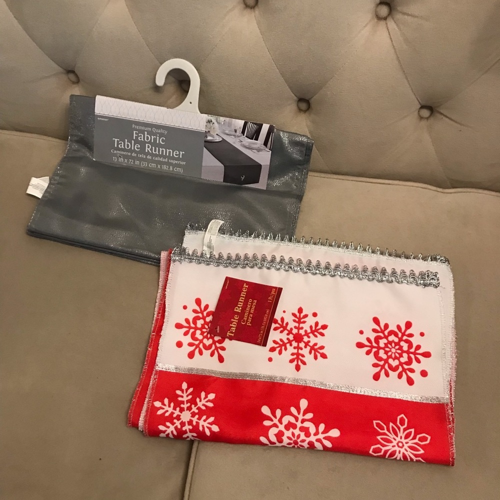 Amscan table runner set